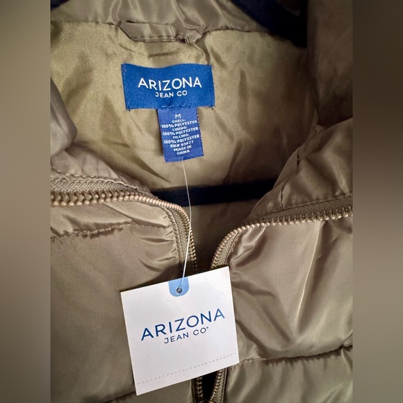 Arizona Jean Co. | Women’s Puffer Vest Detachable Hood| Size M - Picture 5 of 10
